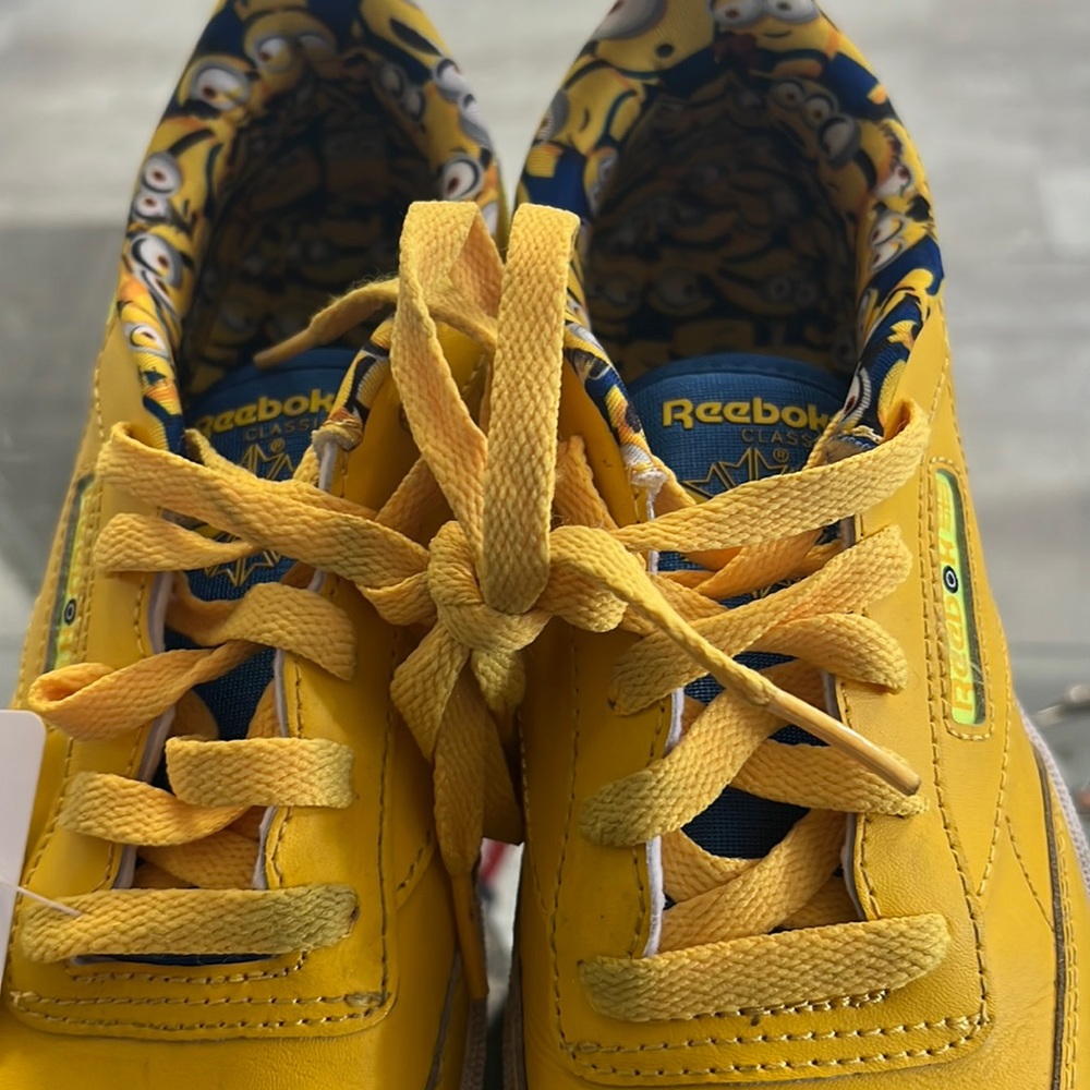 Adorable Reebok minion print shoes - Picture 2 of 5